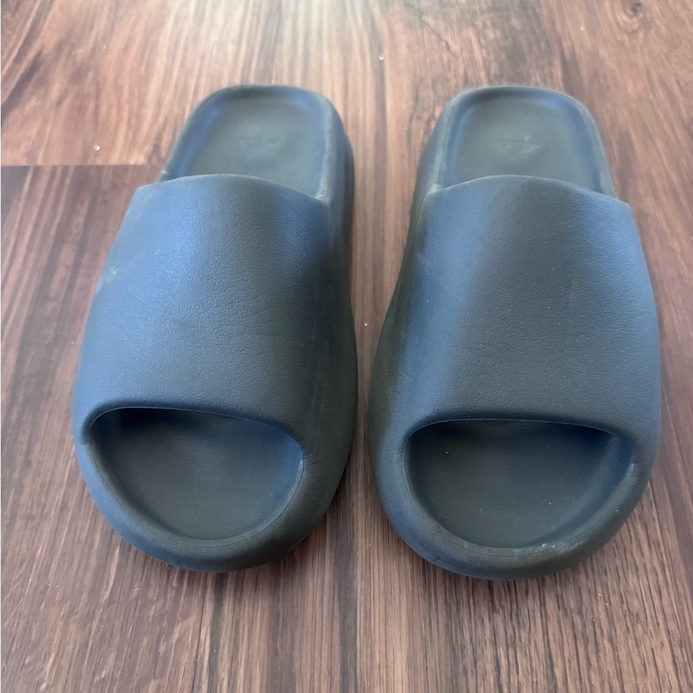 Black Yeezy slides